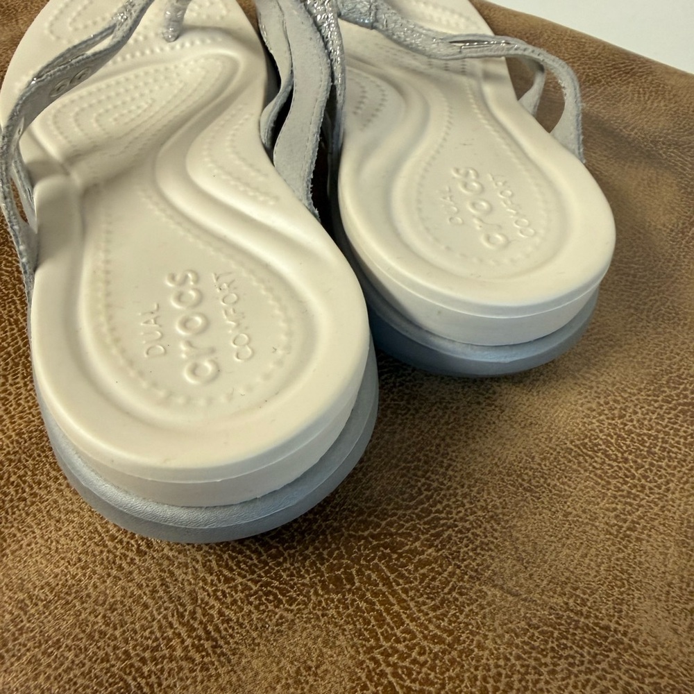 CROCS Silver Women's Capri Flip Flops - Picture 4 of 8